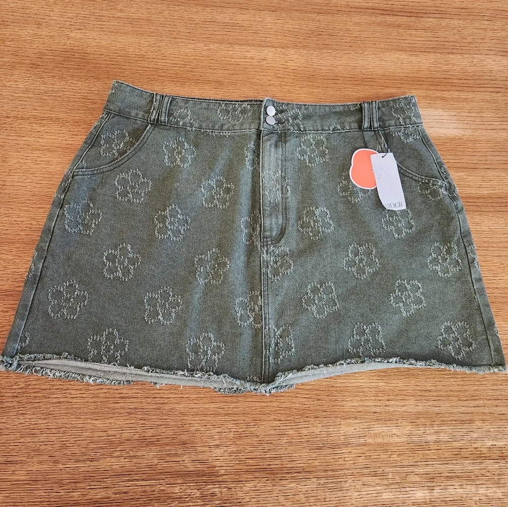 NWT Cider Women's Denim Mid Rise Mini Skirt in Green Distressed Daisy Size 2X